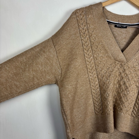Nautica Jeans Women’s Camel Tan V Neck Cable Knit Sweater Soft Preppy Minimalist - Picture 2 of 13